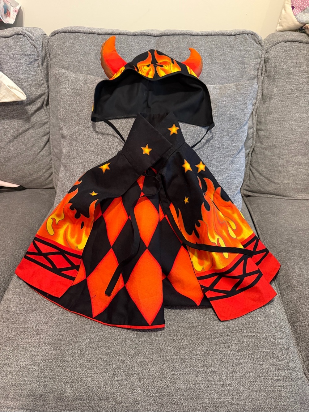 Vintage Halloween Childβs Devil Cape & Hood Costume Sz S-M Handmade